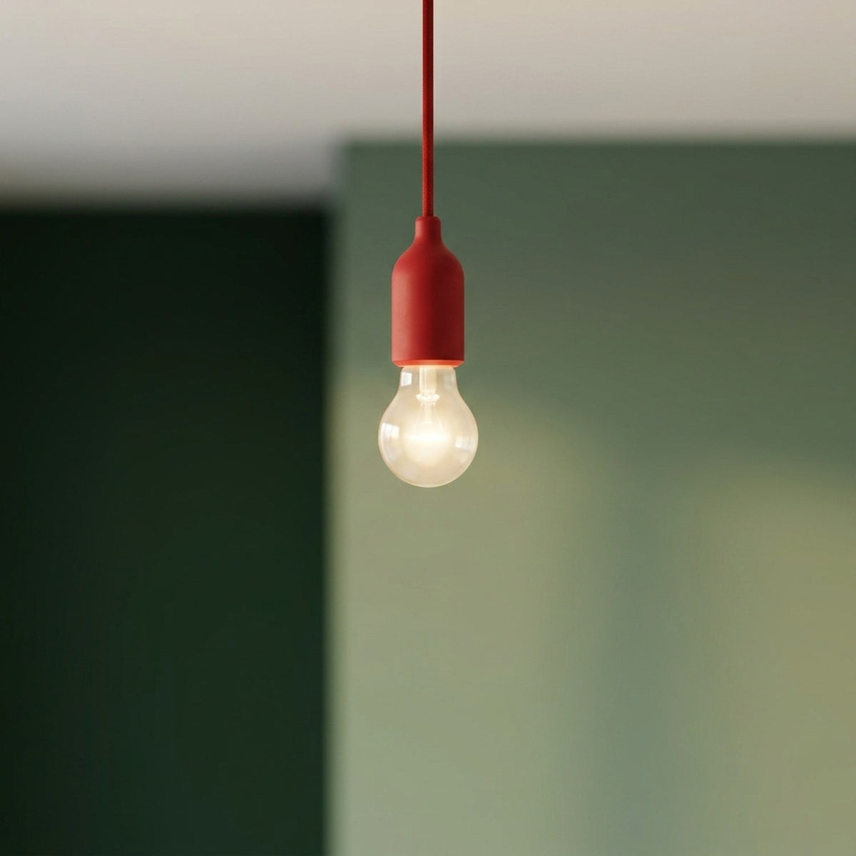 Portalampada E27 in silicone con serracavo nascosto — Rosso