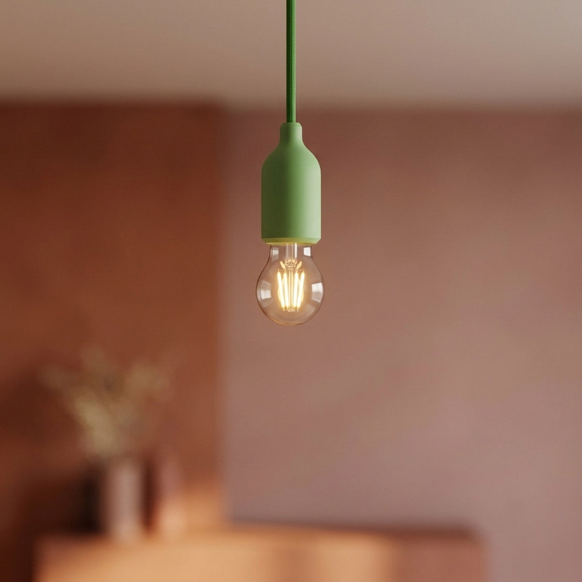 Portalampada E27 in silicone con serracavo nascosto — Verde prato