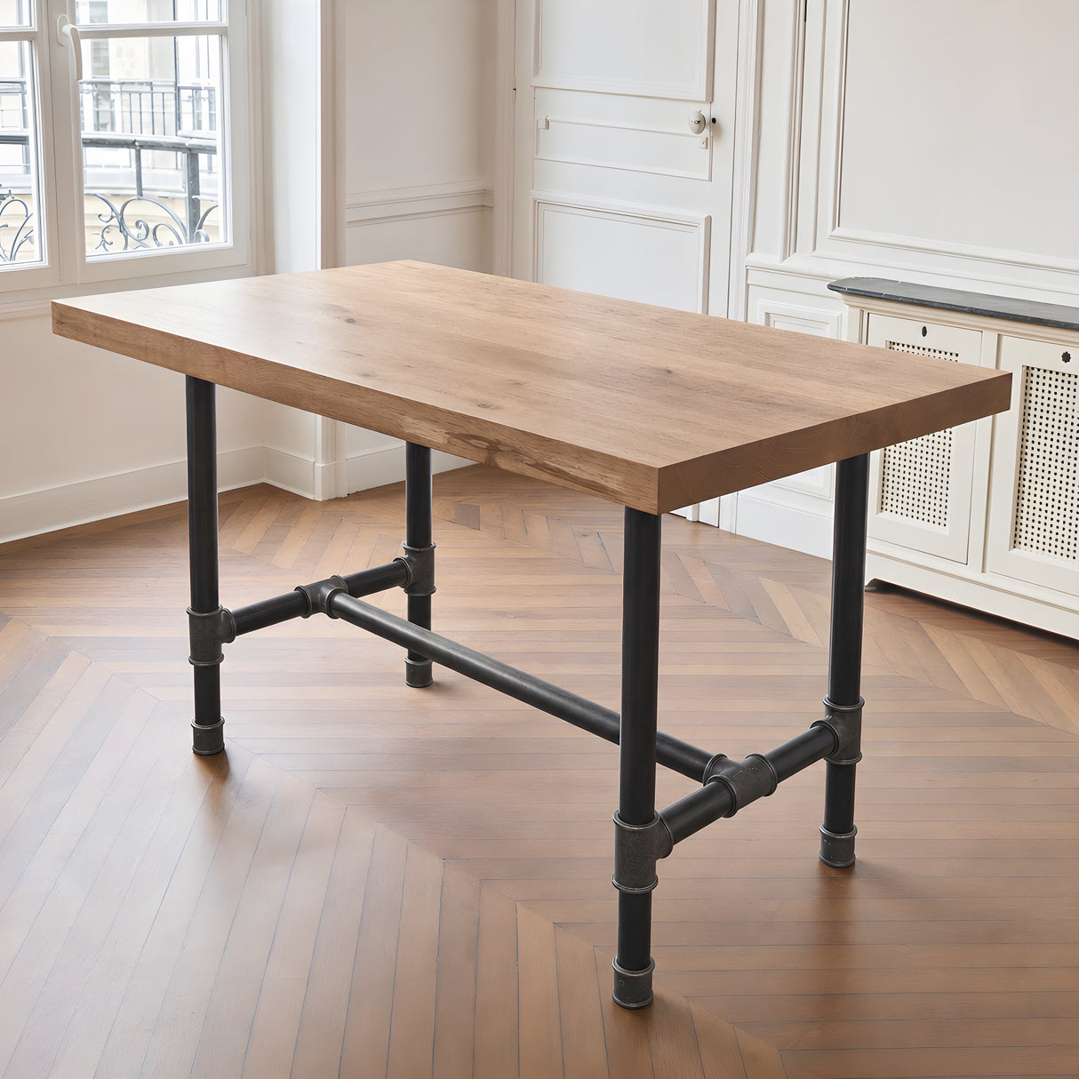 Base per tavolo da pranzo, ghisa e acciaio verniciato, a H Ø 42 mm, in ambiente sotto un piano spesso in rovere massello