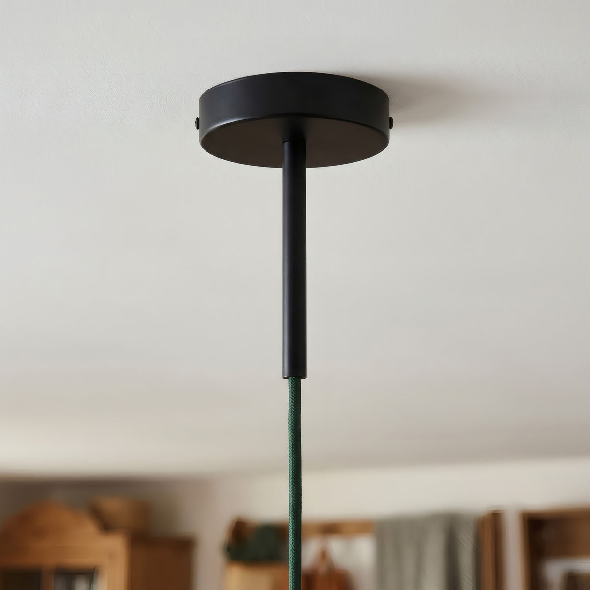 Rosone cilindrico in metallo con serracavo da 15 cm — Nero