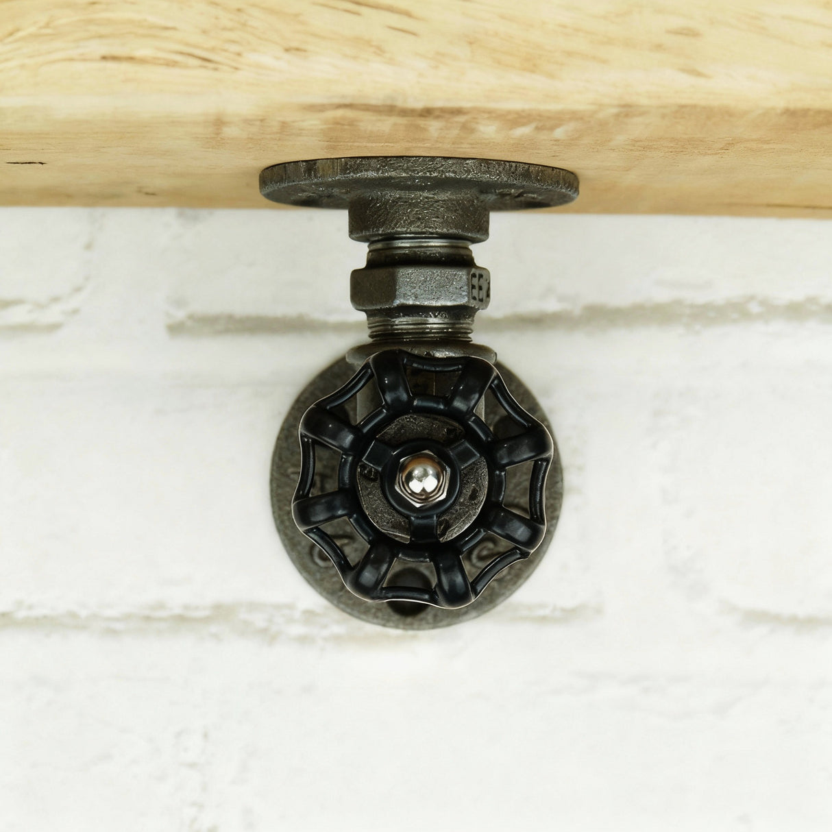 Staffa con volantino nero | Modello 3