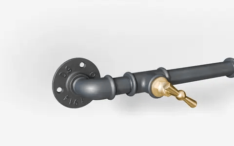 Viti nere avvitate attraverso le flange