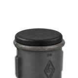Tappo a lamelle nero che chiude un manicotto in ghisa nera Eco