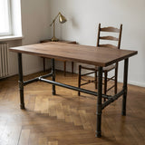 Base per tavolo da pranzo, ghisa e acciaio verniciato, a H Ø 34 mm, in ambiente sotto un piano in noce massello