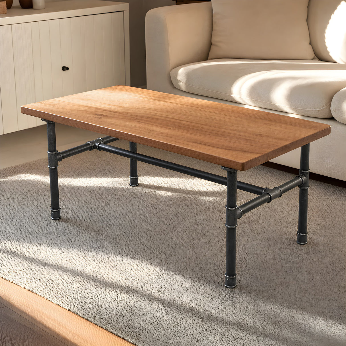 Base per tavolino, ghisa e acciaio verniciato, a H Ø 27 mm, in ambiente sotto un piano in teak oliato