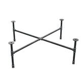 Basamento per tavolino industriale in ghisa, gambe a croce, 108 × 108 cm, altezza 32 cm, vista di tre quarti