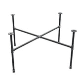 Basamento per tavolino industriale in ghisa, gambe a croce, 108 × 108 cm, altezza 52 cm, vista di tre quarti