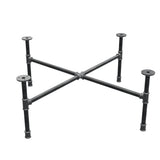 Basamento per tavolino industriale in ghisa, gambe a croce, 88 × 88 cm, altezza 32 cm, vista di tre quarti